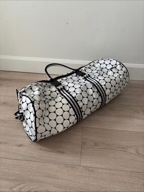 Rare! Lululemon White and Black Duffle Bag Cylinder